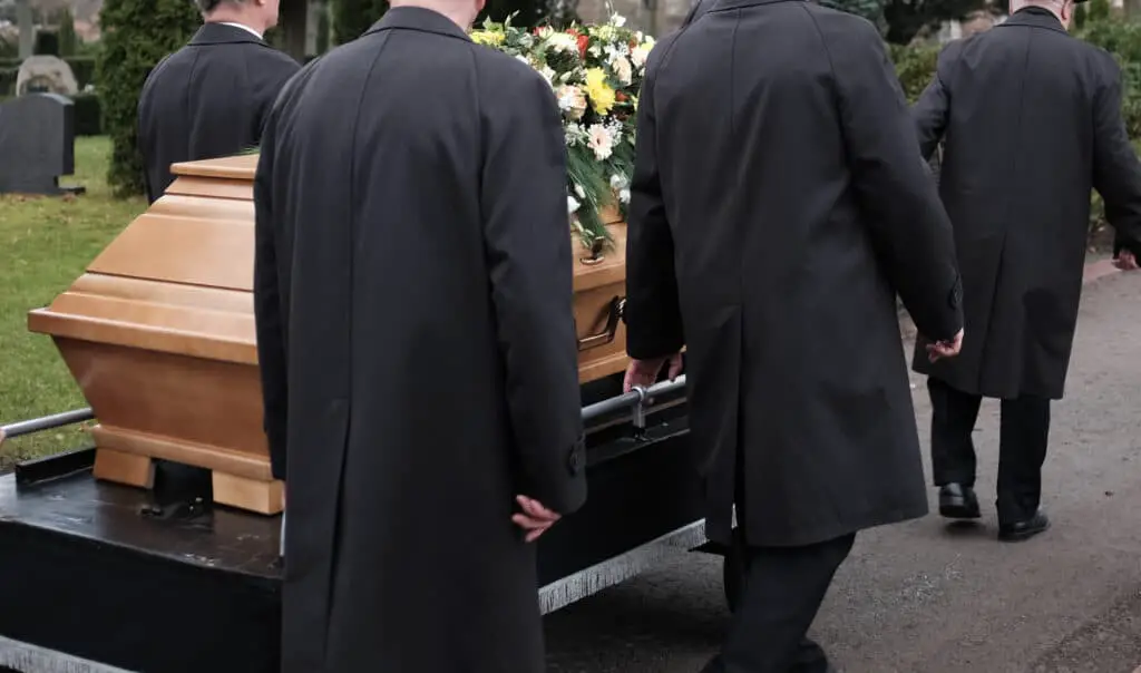 Last escort of a coffin to the grave